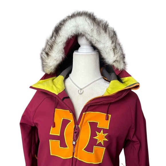 DC Soft Shell Burgundy Jacket Size XS - Picture 3 of 11